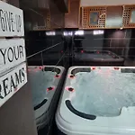 Summertime - Private Jacuzzi And Bikes, 800m